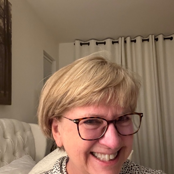 Meet your Posher, Lori - Picture 2 of 2